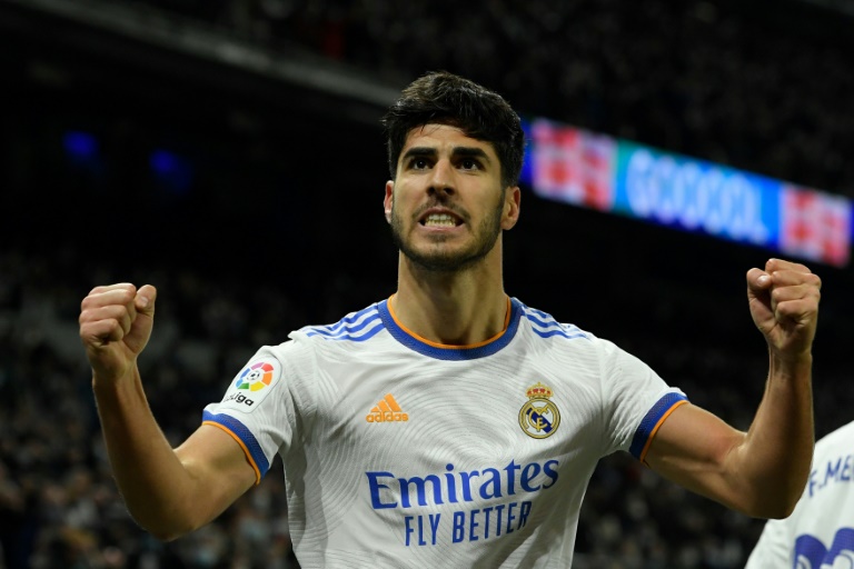 Aston Villa sign PSG midfielder Asensio on loan