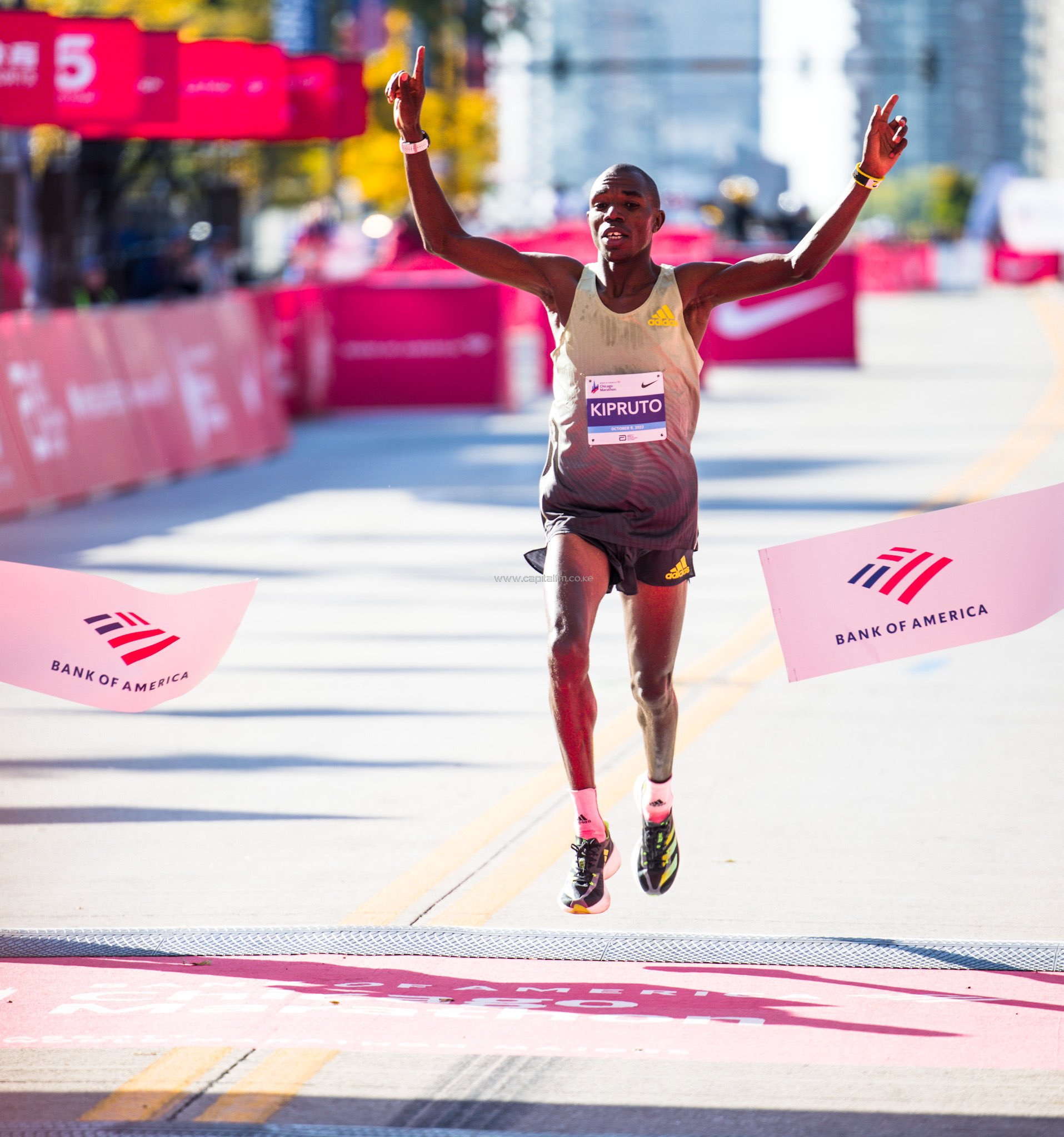 Majestic Benson Kipruto strides to Chicago Marathon title