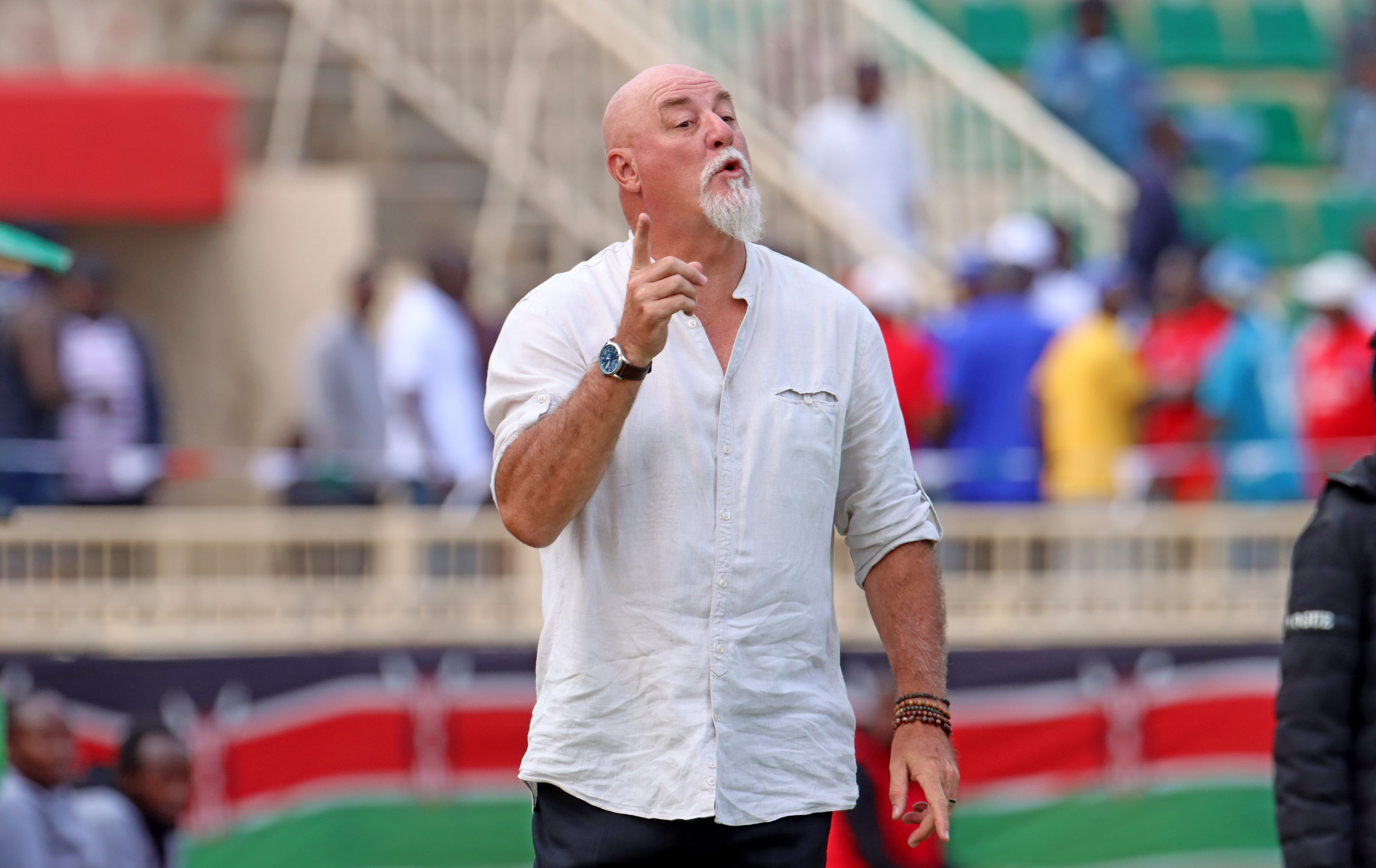 Vous ne comprenez pas le Français? – AFC coach Aussems refuses to speak English, gives interview in French