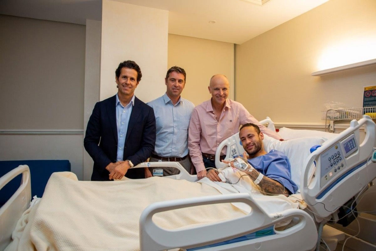 Brazil’s  Neymar has successful knee surgery