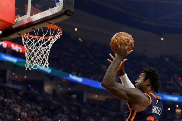 Knicks down Cavaliers to advance in NBA playoffs