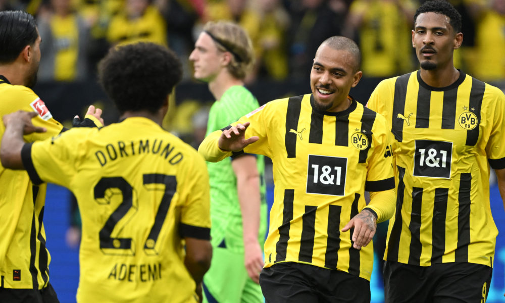 Dortmund, Bayern on knife-edge as German title race goes to wire