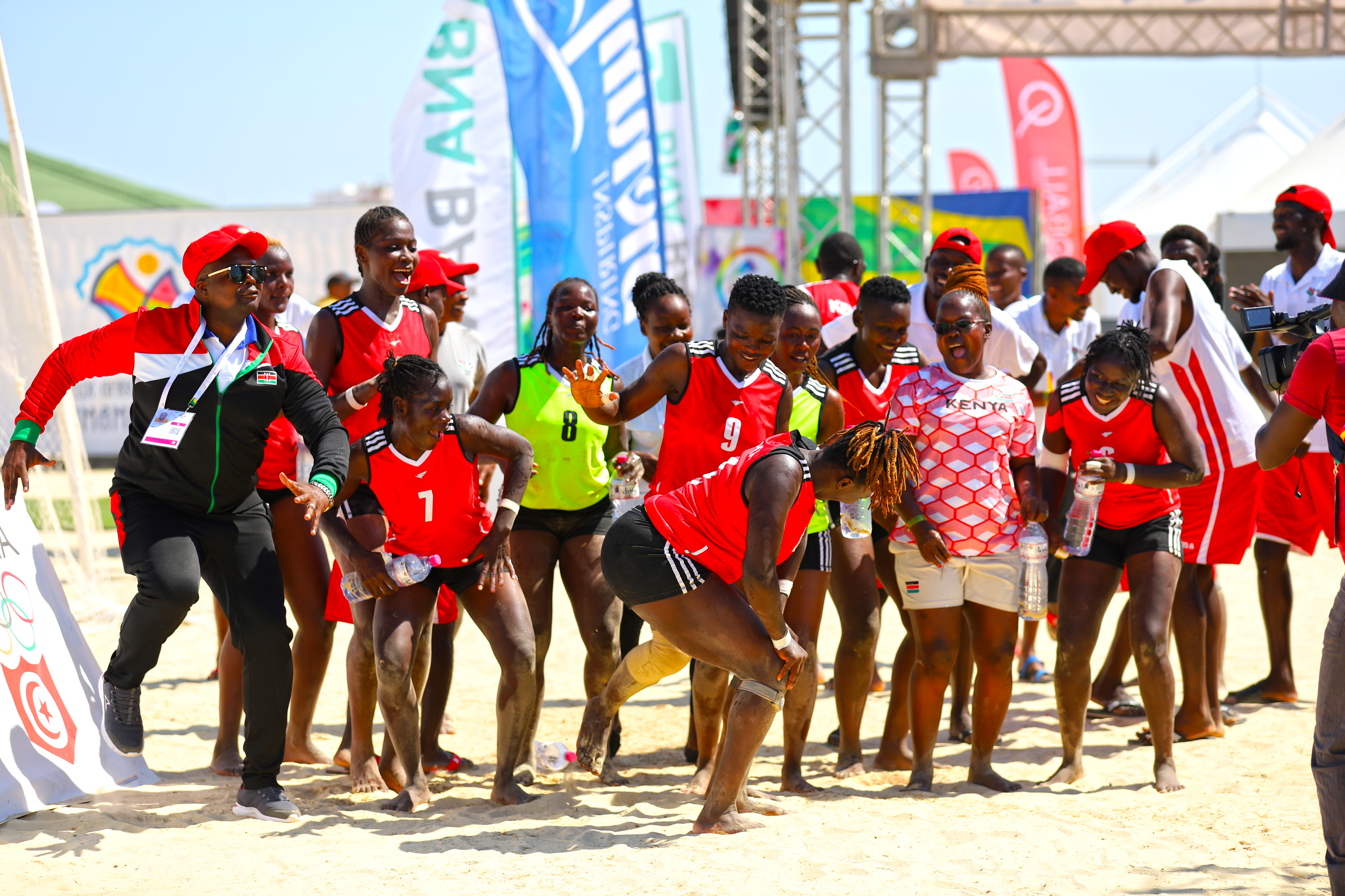They came, they saw, they entertained: Women’s handball team brought life to Hamamet beach