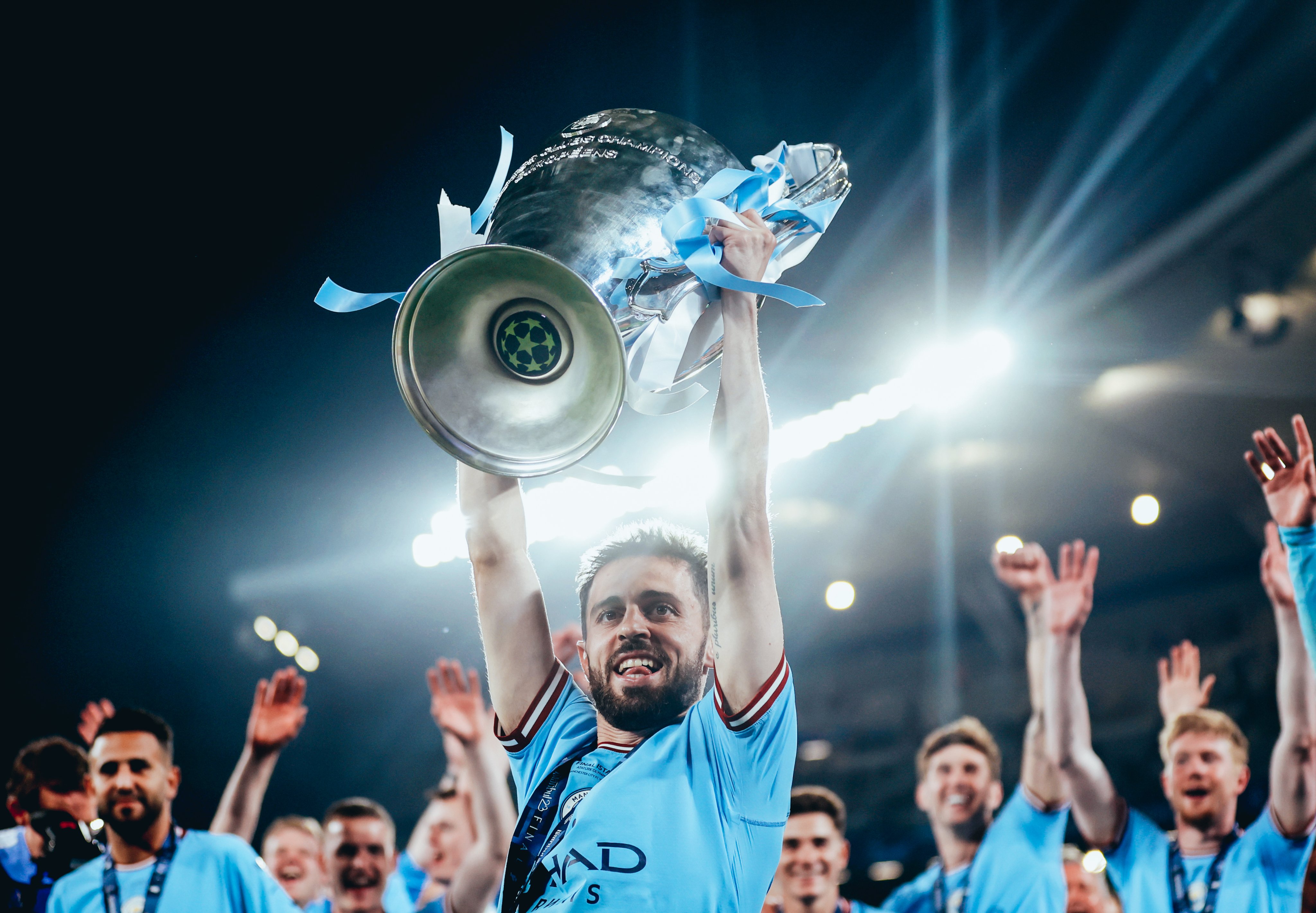 Bernardo Silva has signed a contract extension at Manchester City until 2026.