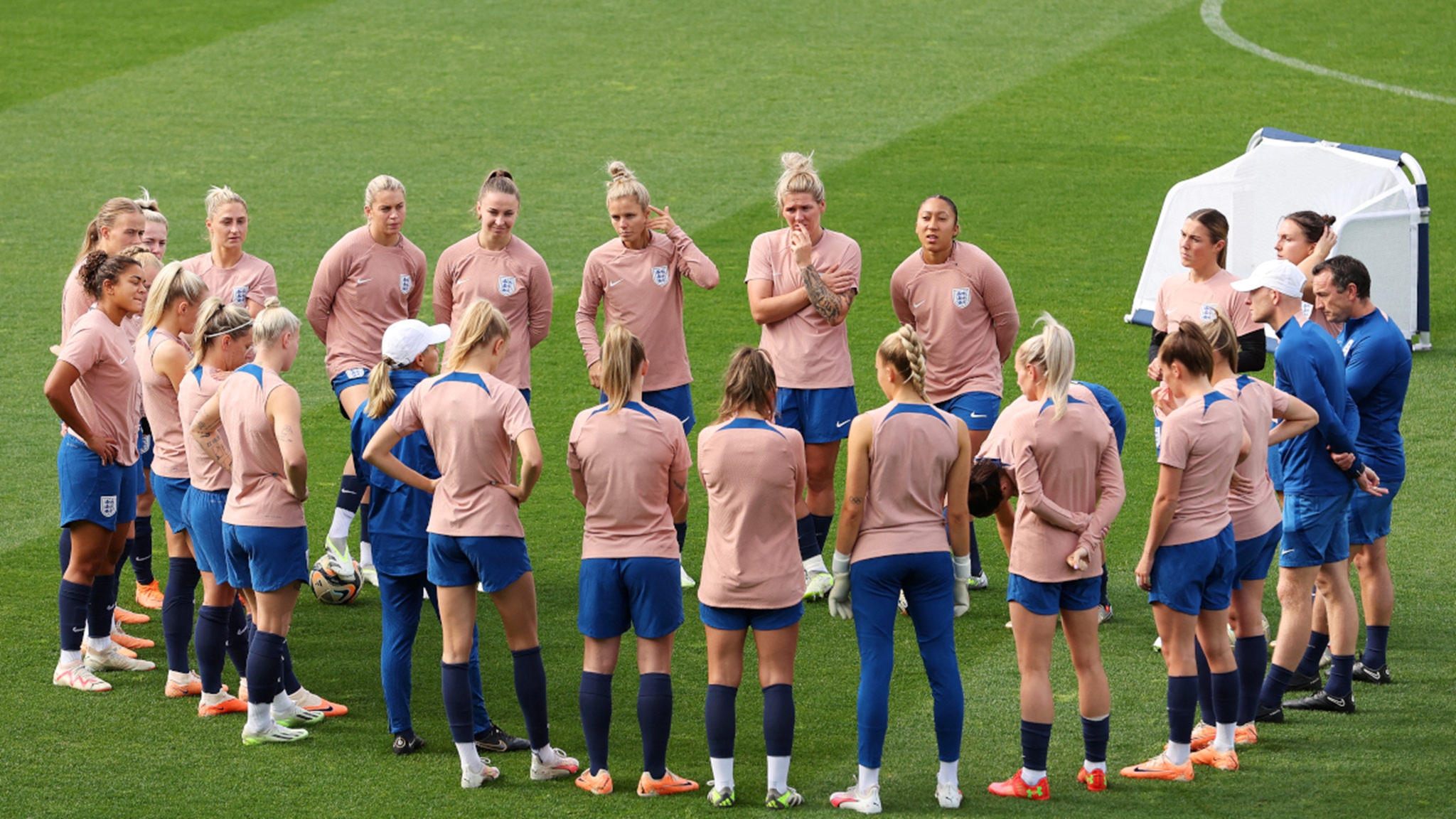 ‘Spy’ chopper and ‘old tricks’ as Australia, England clash at World Cup