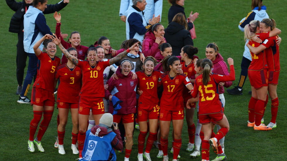 Spain beat Netherlands 2-1 in extra time to reach World Cup semis