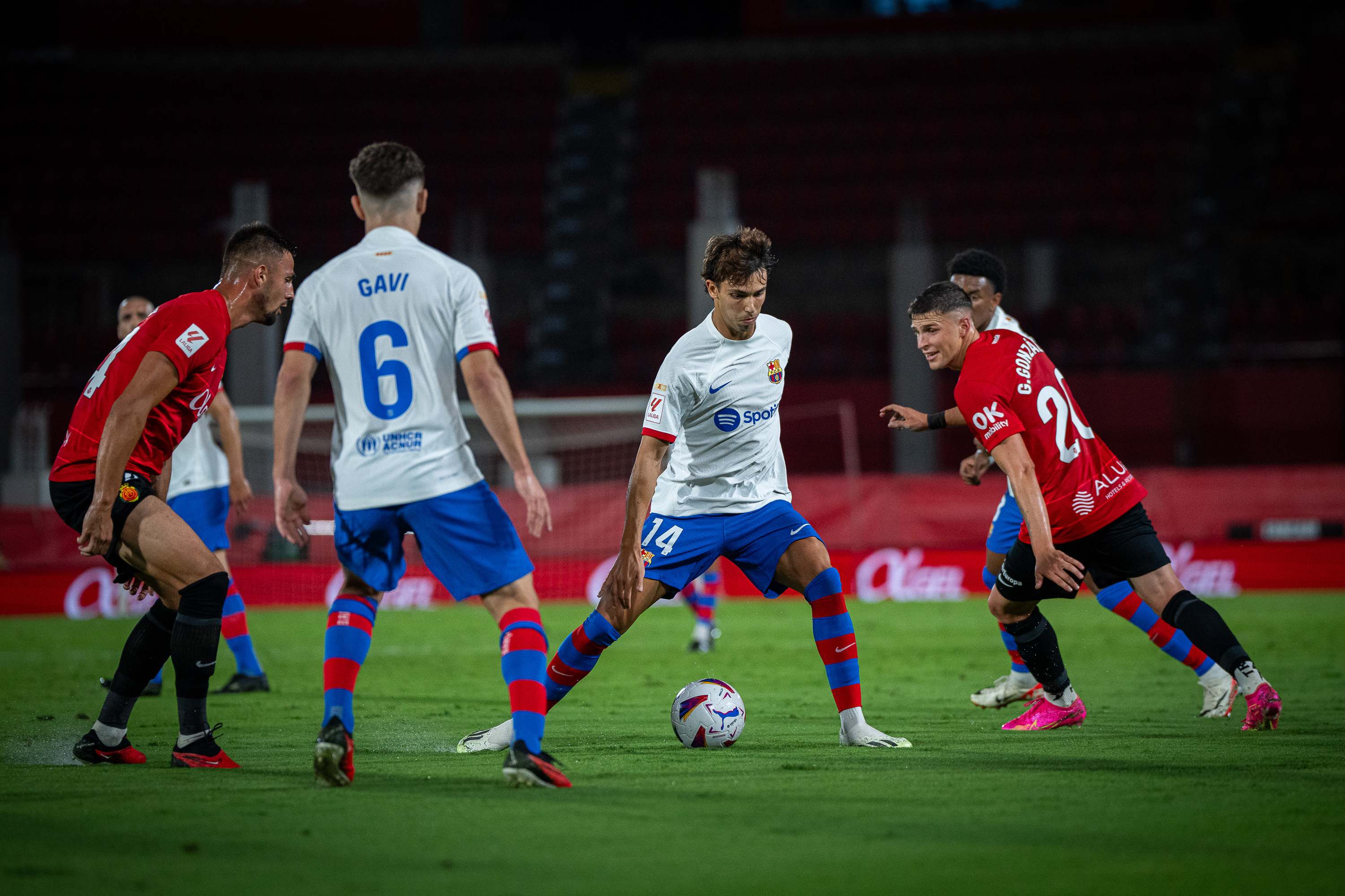 Mallorca hold Barca, while Sevilla smash Almeria in La Liga