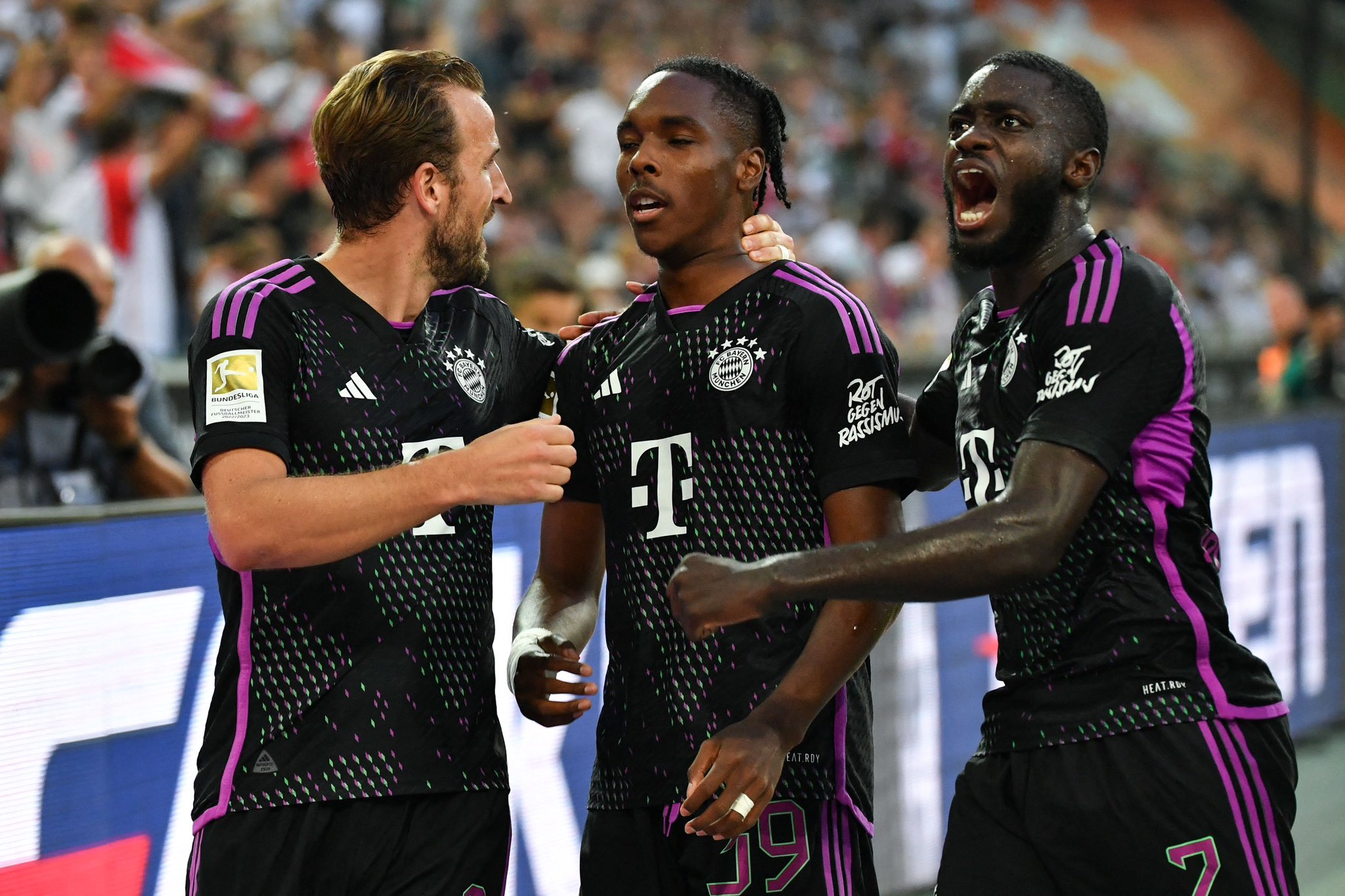Bayern snatch late comeback win over Monchengladbach in Bundesliga