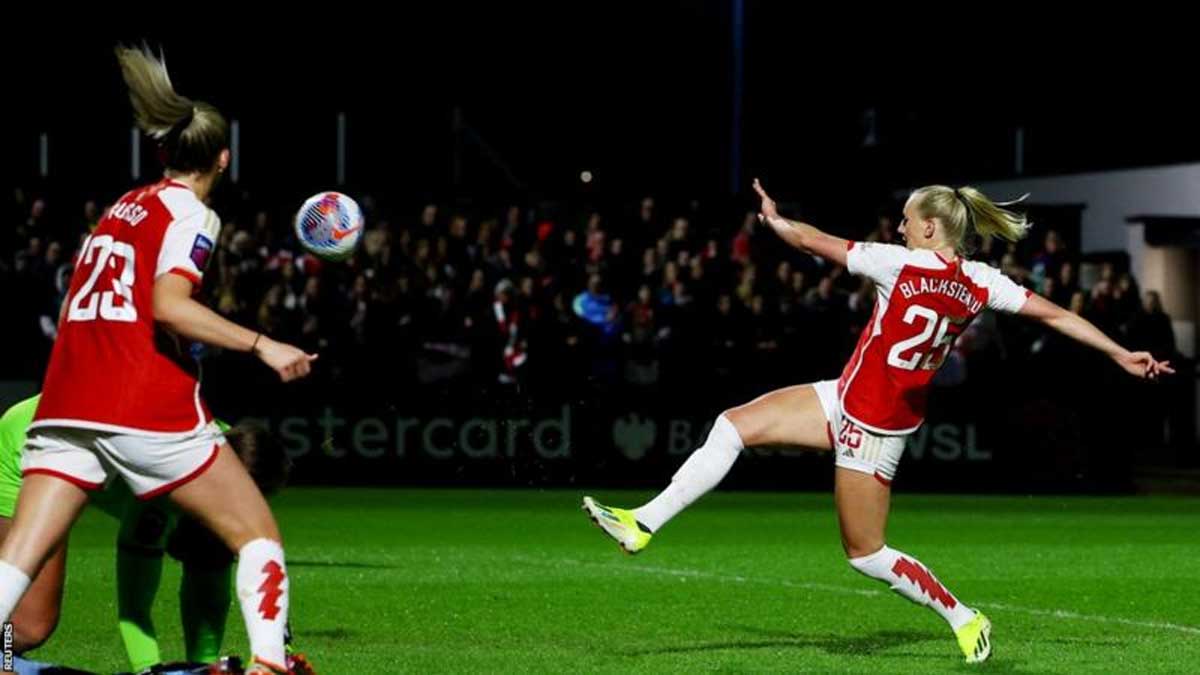 Arsenal demolish Aston Villa to storm Women’s League Cup Final