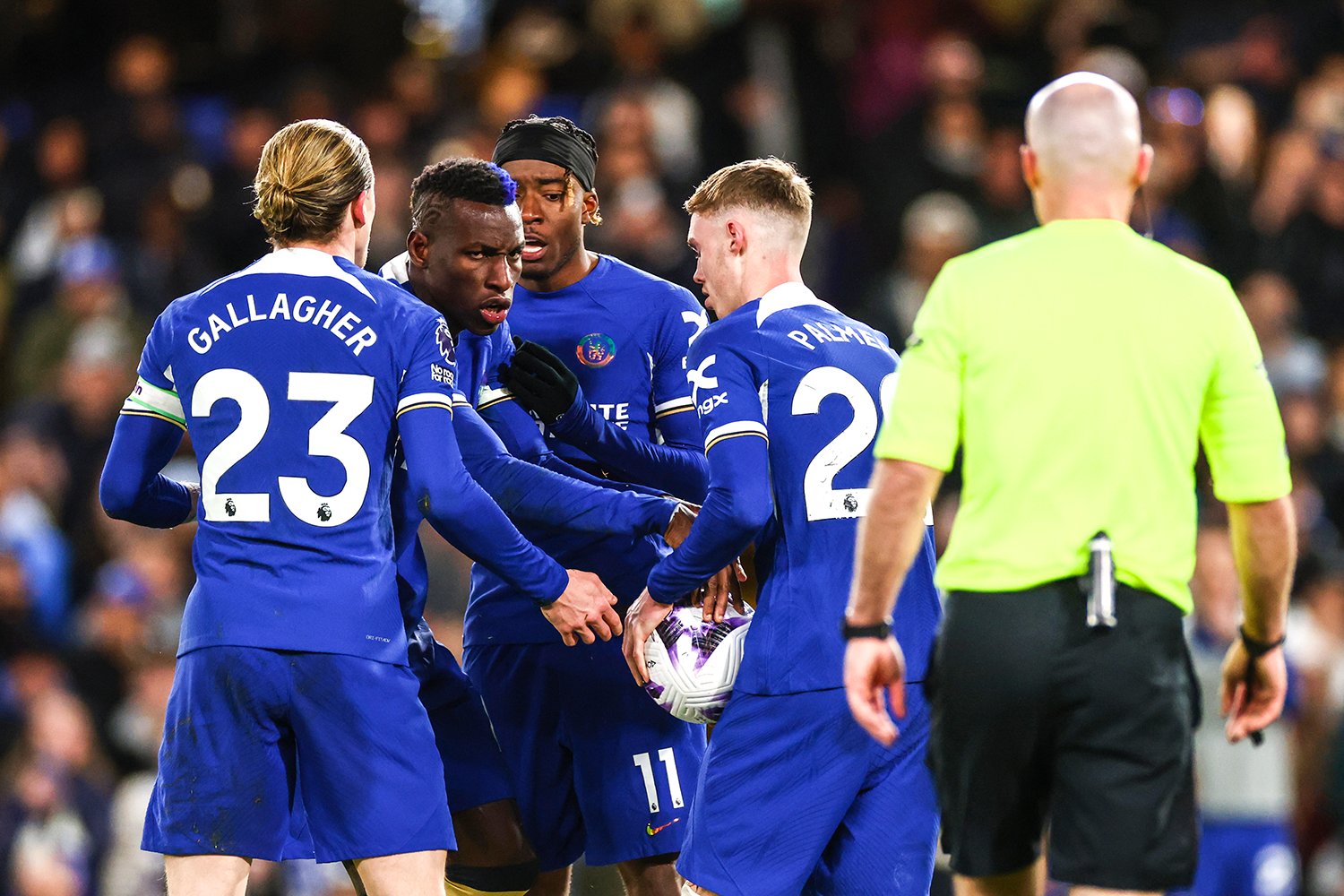 Embarrassment! – Pochettino furious as Chelsea players fight for a penalty