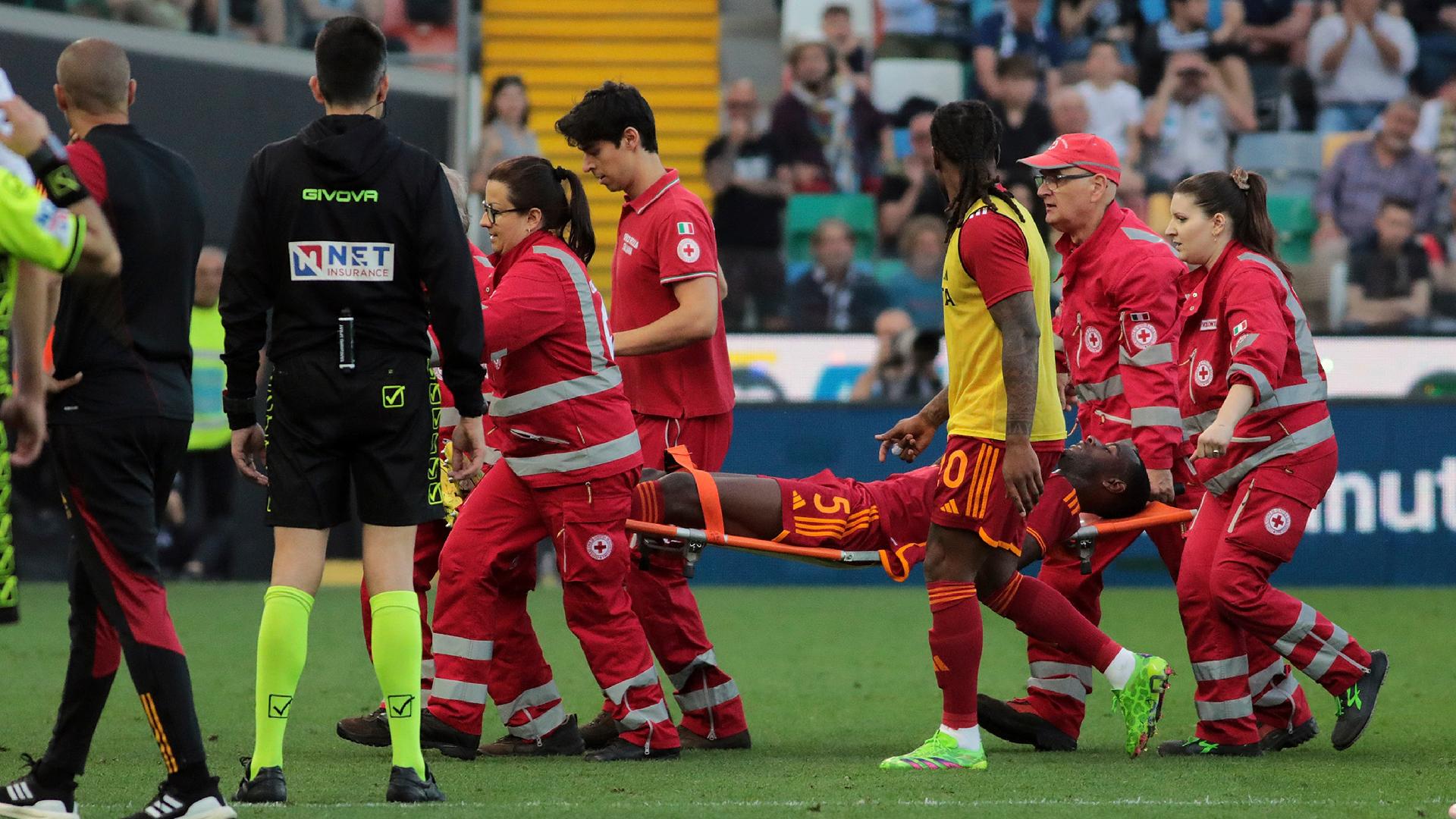 Evan Ndicka suffered collapsed lung, says Roma coach Daniele de Rossi