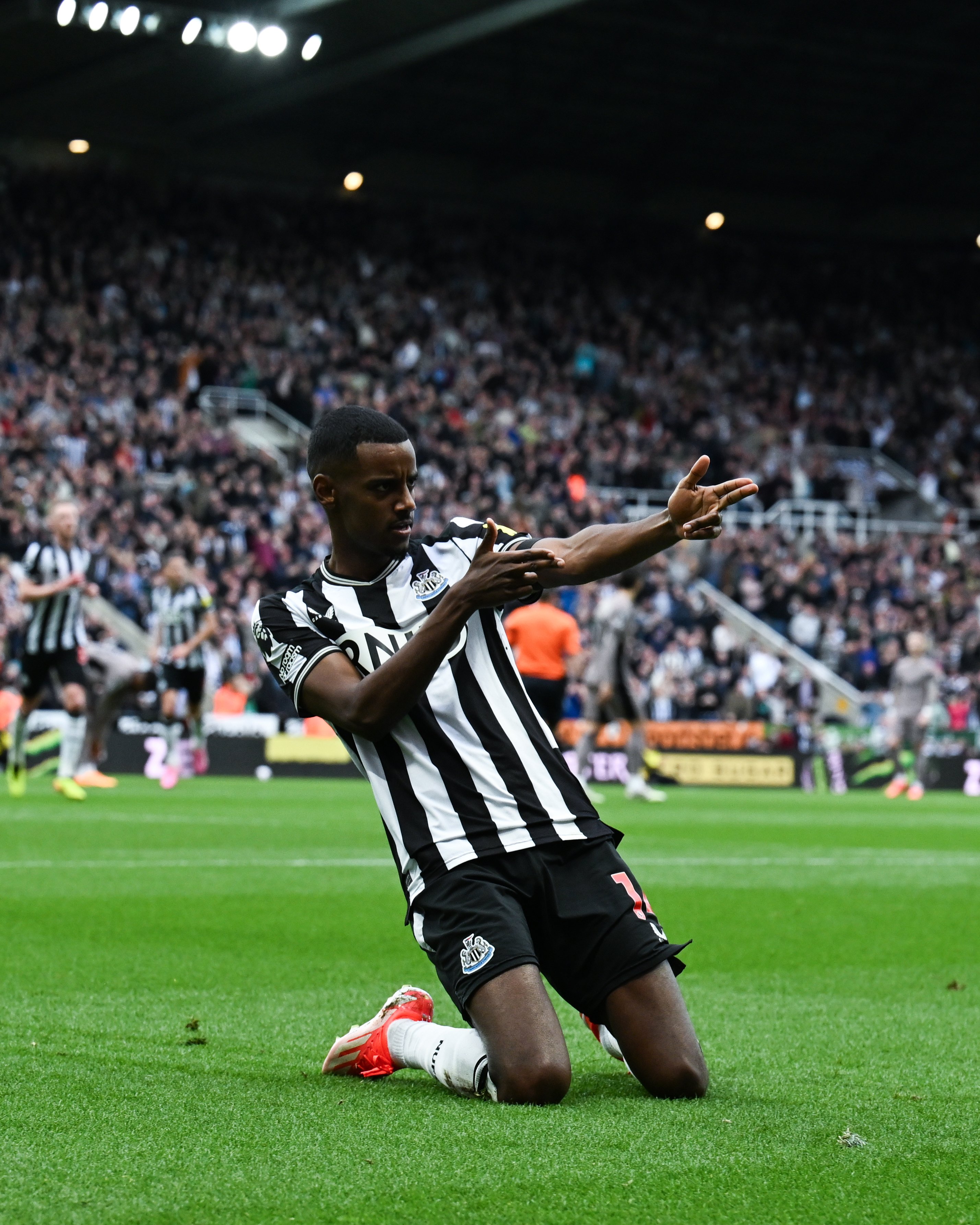 Isak sparkles as Newcastle thump Spurs to dent top four hopes