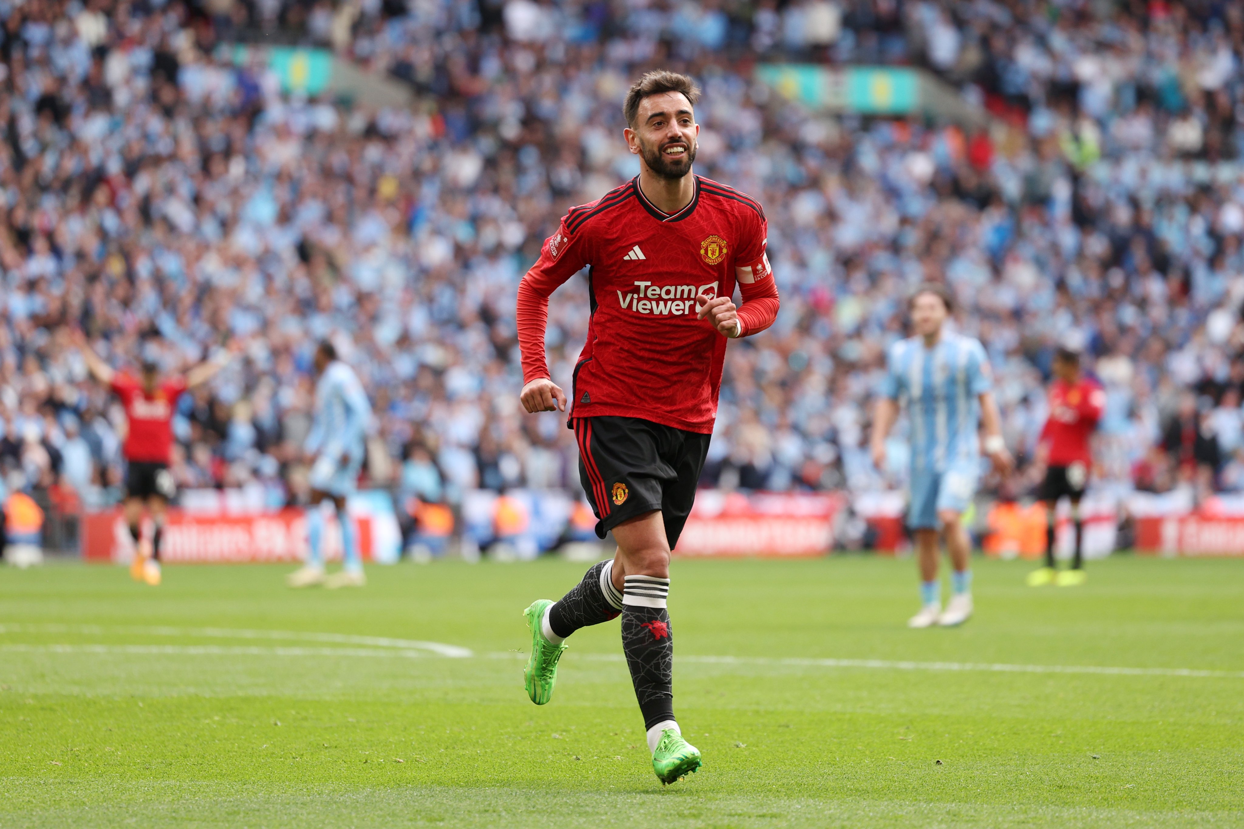 Man United scrape past Coventry to reach second successive FA Cup final