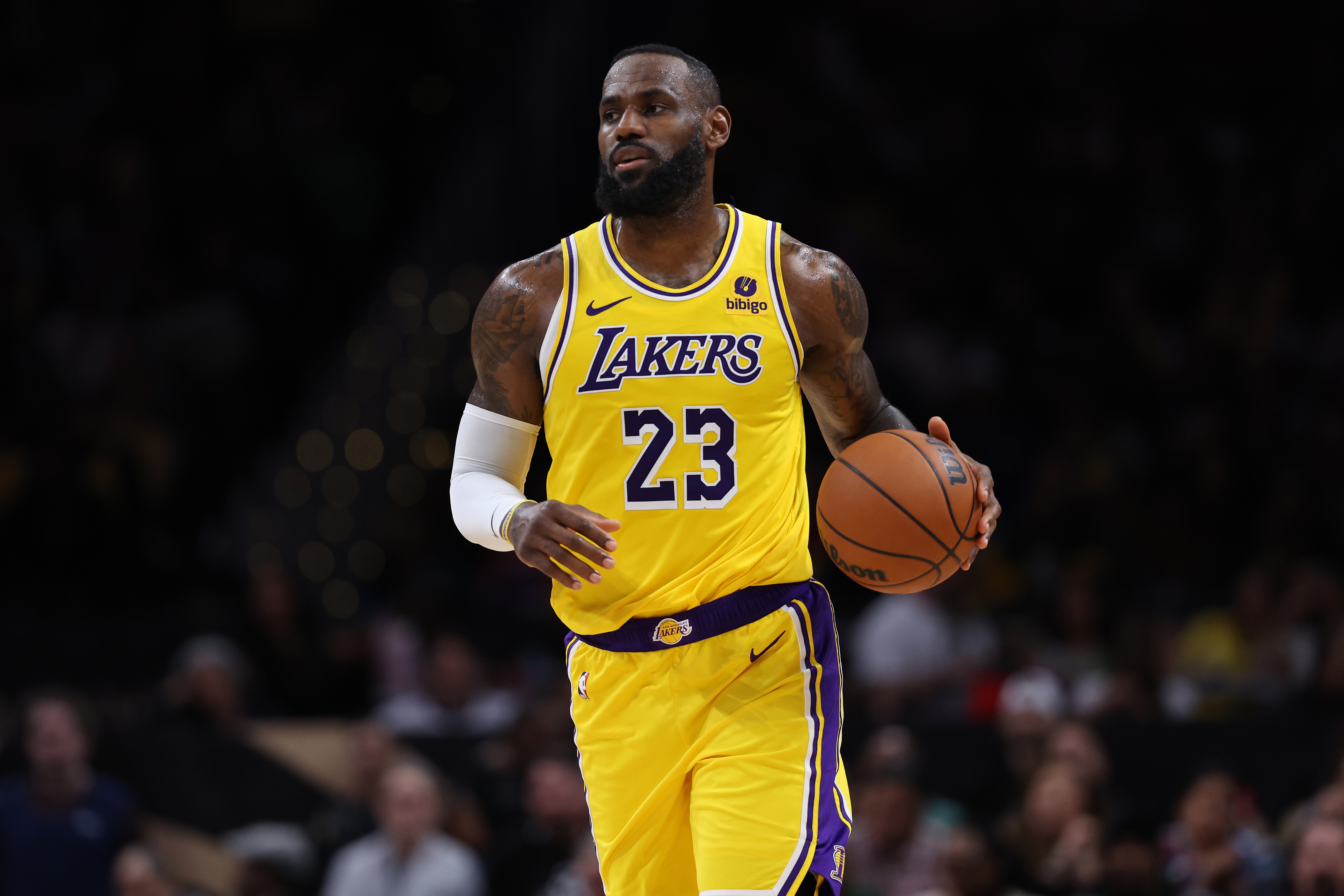 LeBron James scores 30 to keep Lakers play-off hopes alive