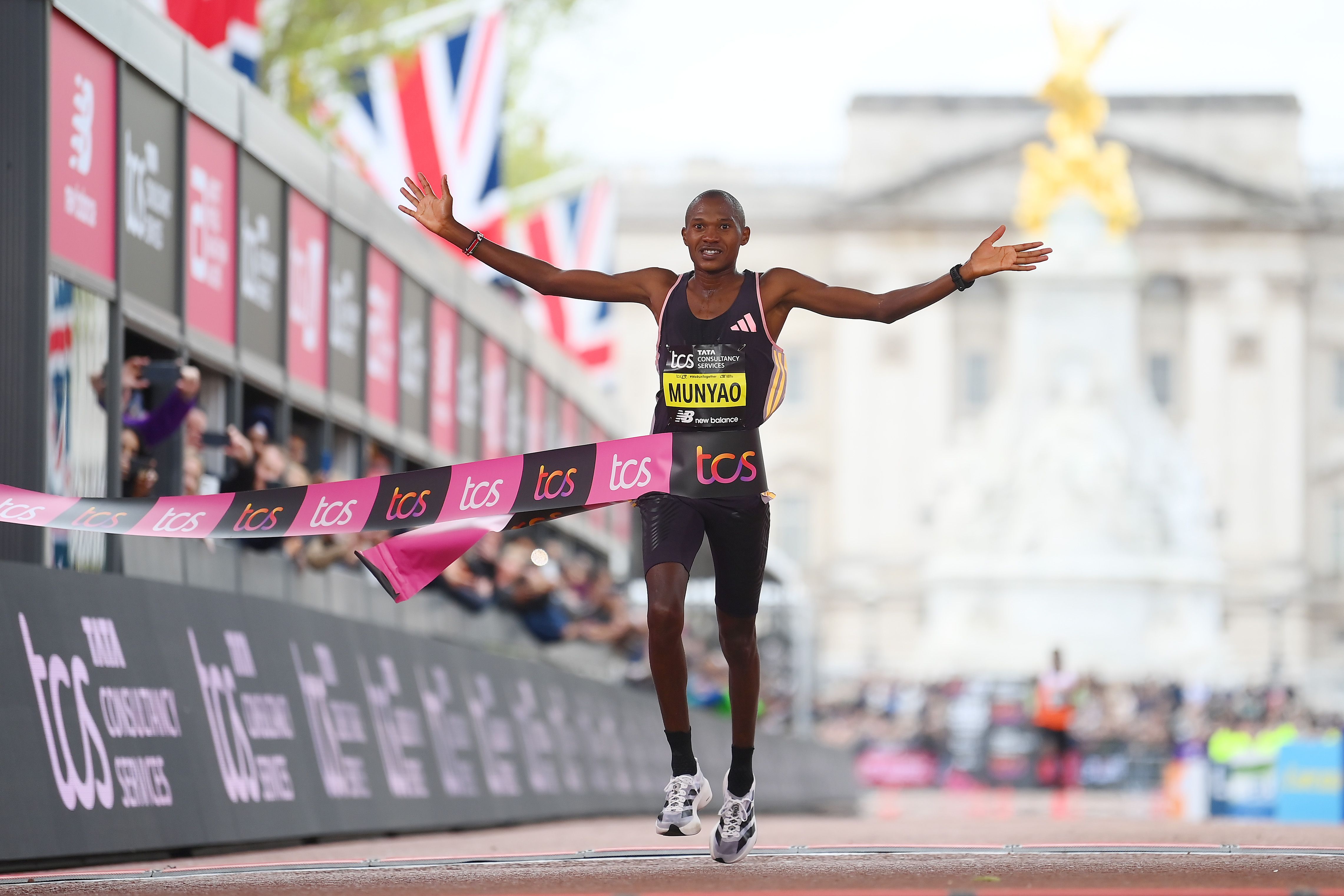 Kenya’s Munyao stuns Bekele to clinch London Marathon title