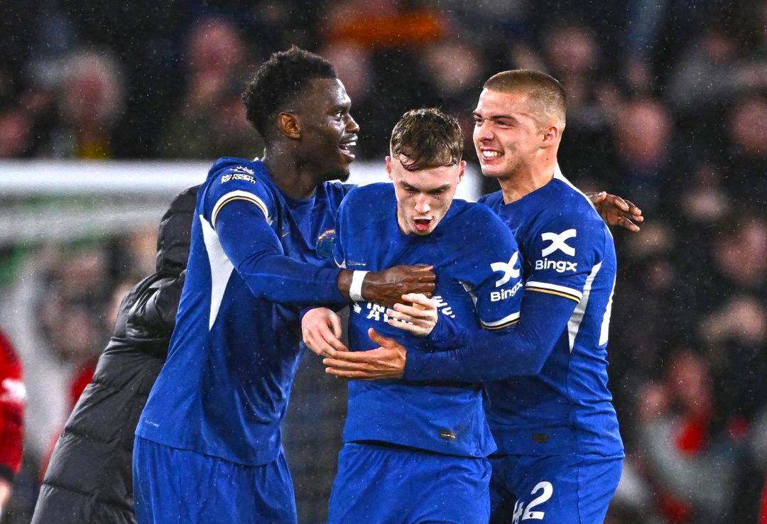‘Cold’ Palmer scores twice in stoppage time as Chelsea beat Man United in thriller