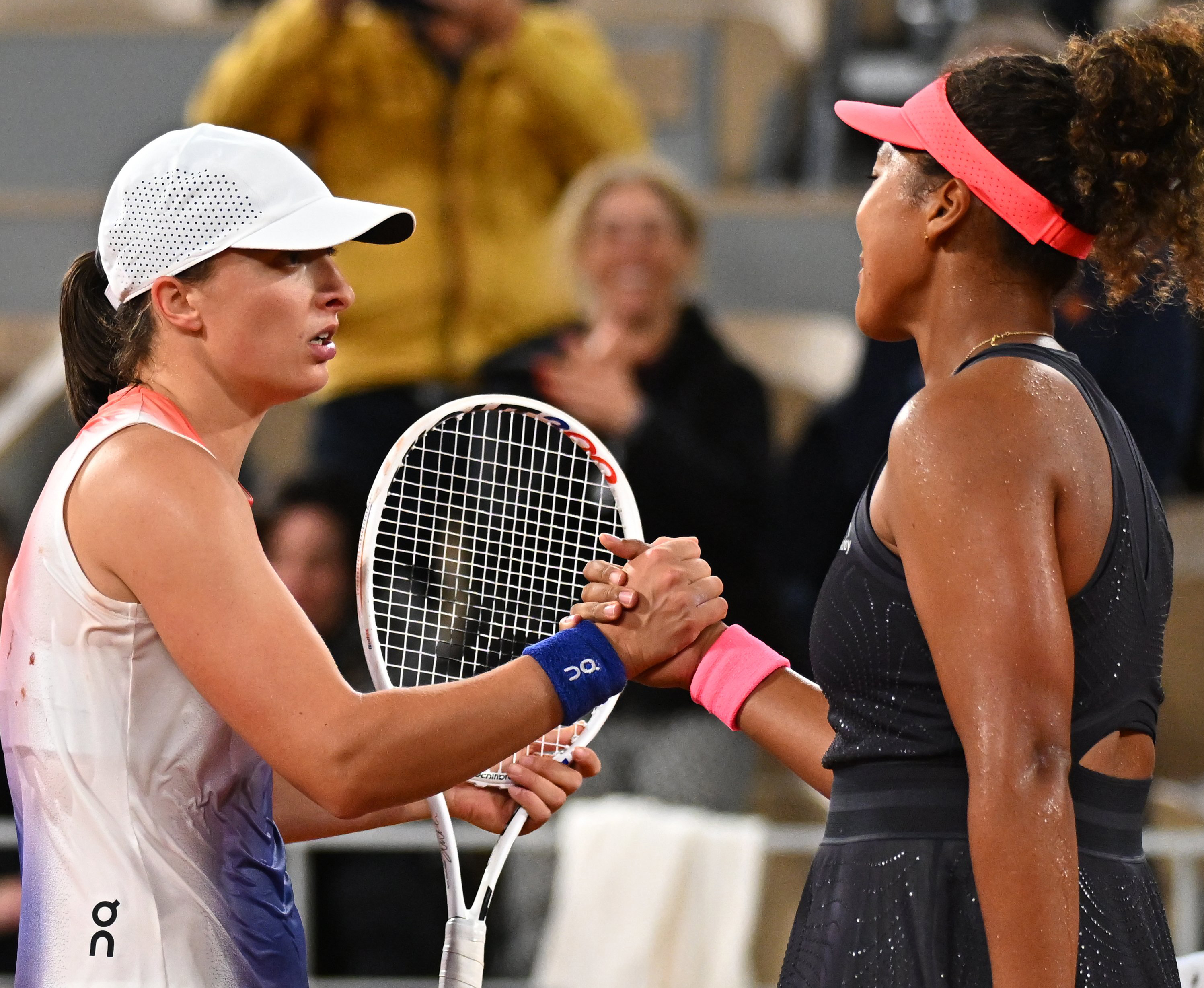 Swiatek saves match point to beat Osaka in Roland Garros thriller