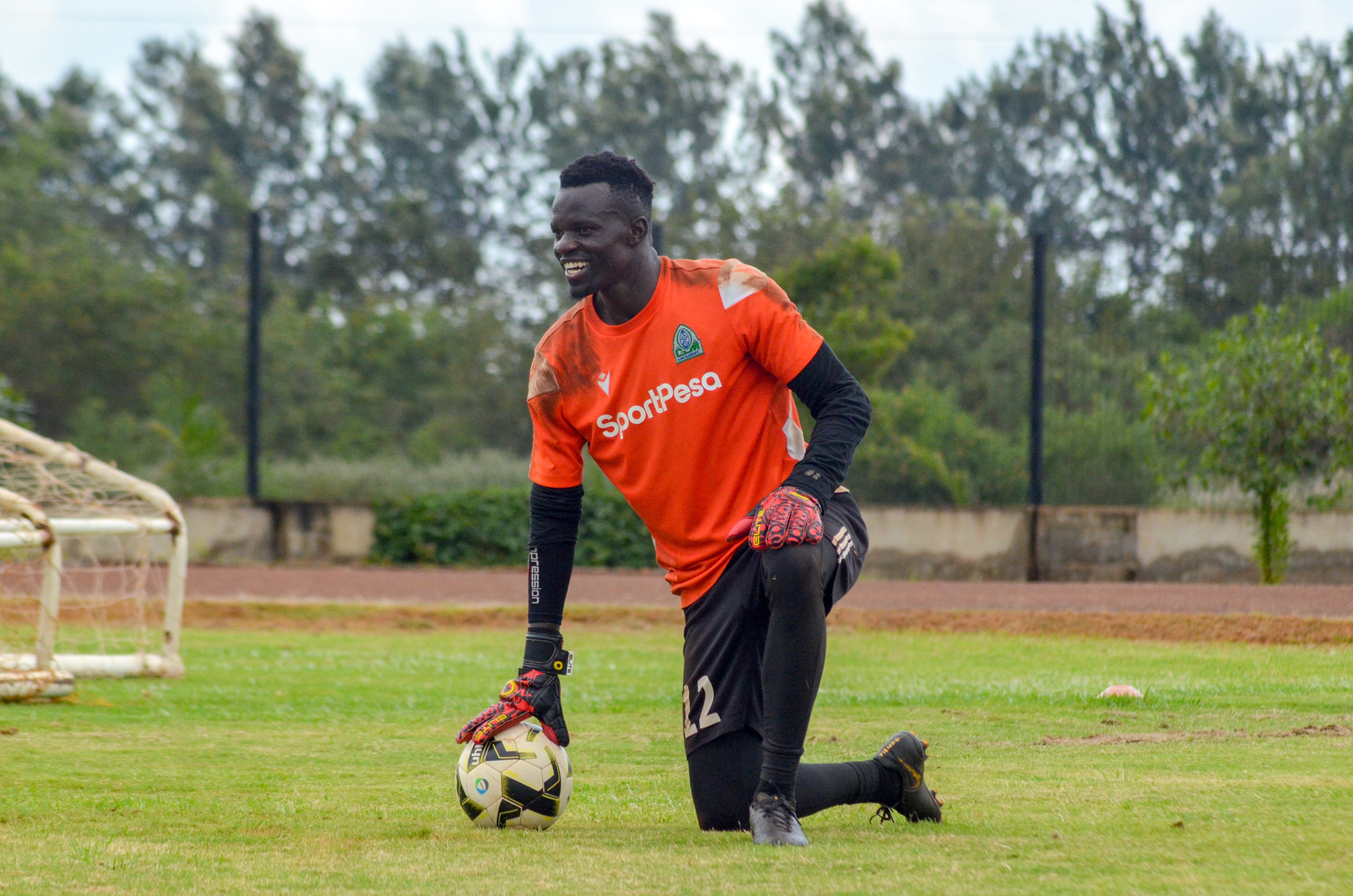 Gor Mahia’s Kevin ‘Saha’ Omondi wins FKF PL Golden Glove