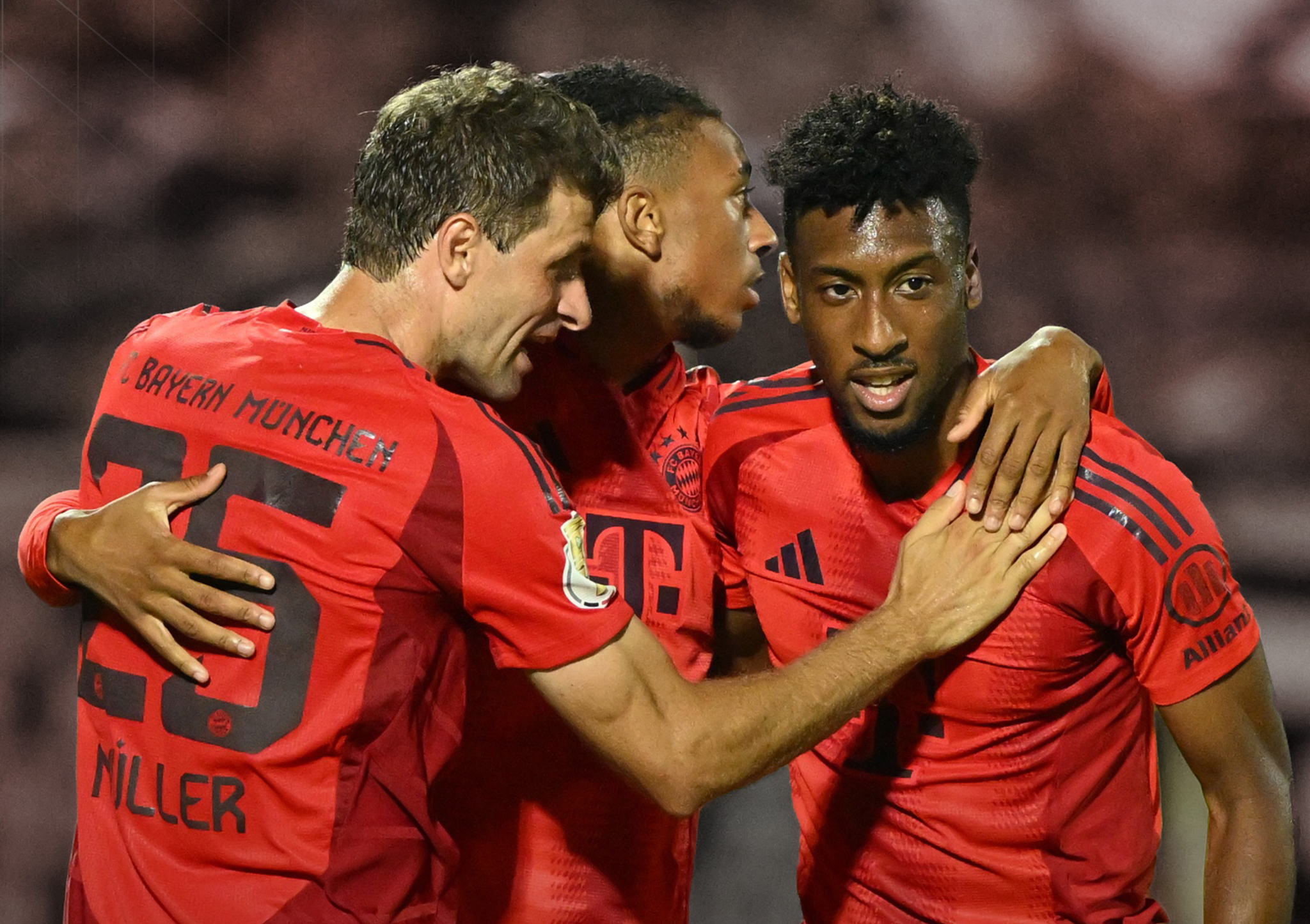 Müller scores twice as Kompany makes thumping start as Bayern coach