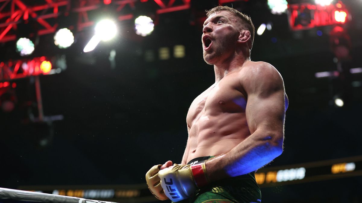 Du Plessis submits Adesanya to retain UFC title