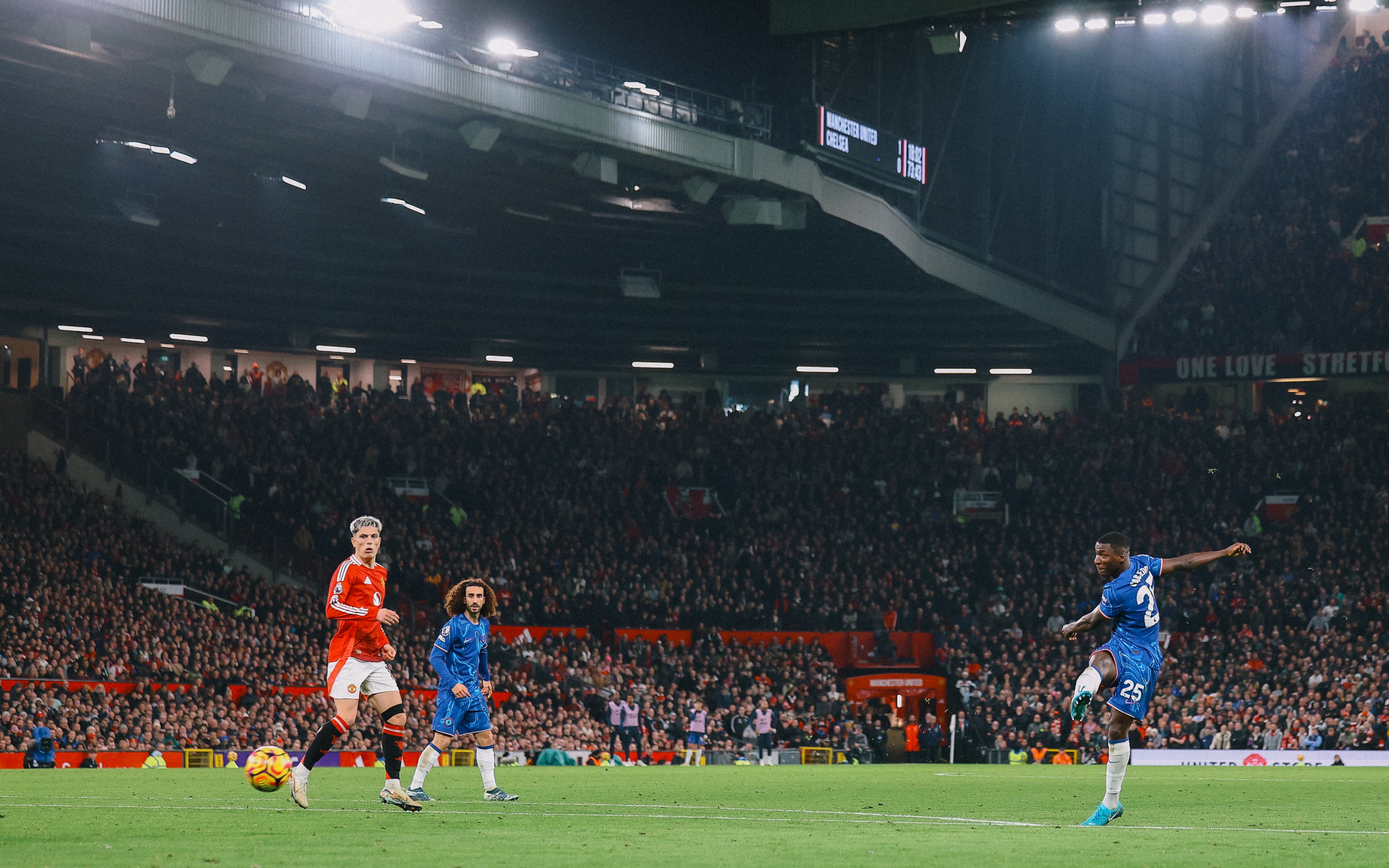Caicedo stunner earns Chelsea priceless draw away at Man Utd