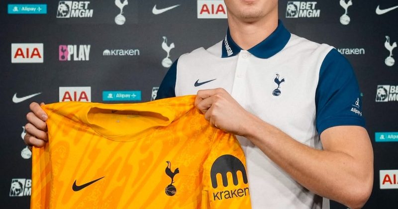 Spurs sign Czech goalkeeper Kinsky for £12.5m