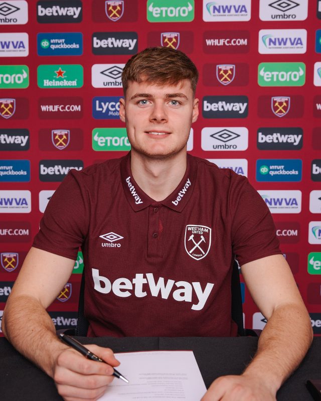 Brighton striker Ferguson joins West Ham on loan