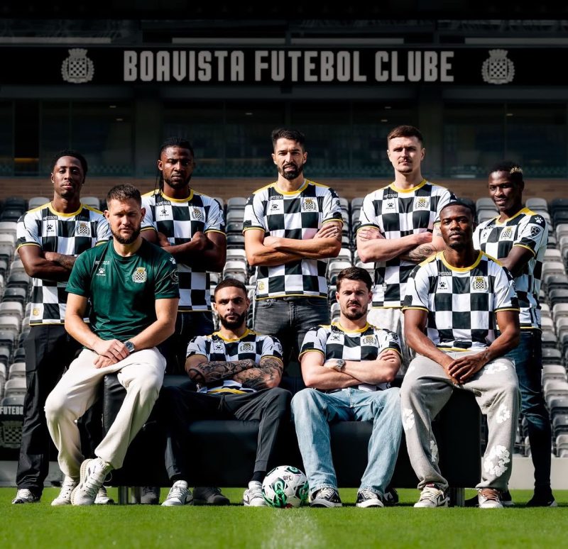 Strugglers Boavista sign nine players in one day
