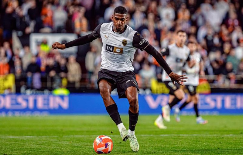 Mosquera to join Arsenal tour to complete move