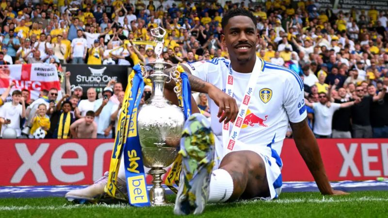 Left-back Firpo leaves Leeds following end of contract