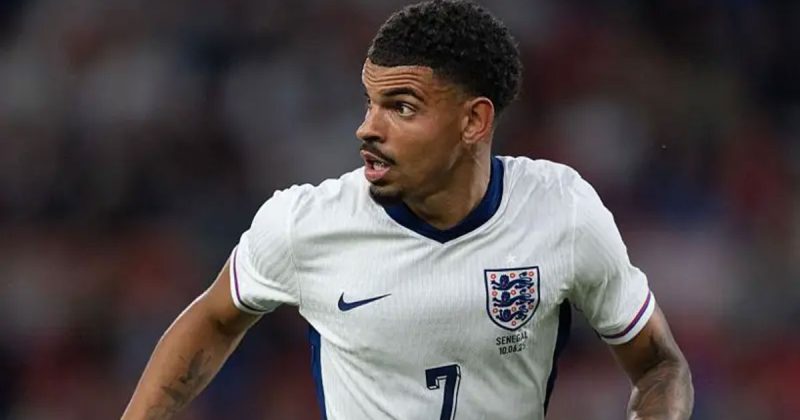 Midfielder Gibbs-White set for Spurs move medical