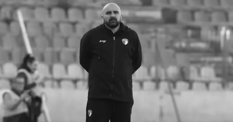 Players in tears as coach dies during match
