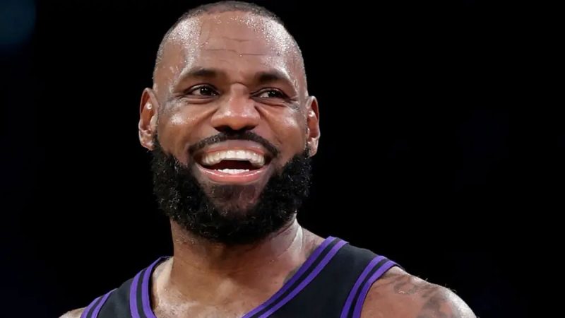 LeBron James breaks NBA record with first game of season