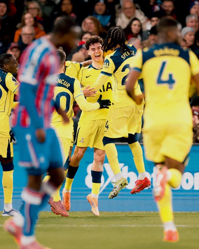 Gray strikes as Spurs end losing run with win over Palace