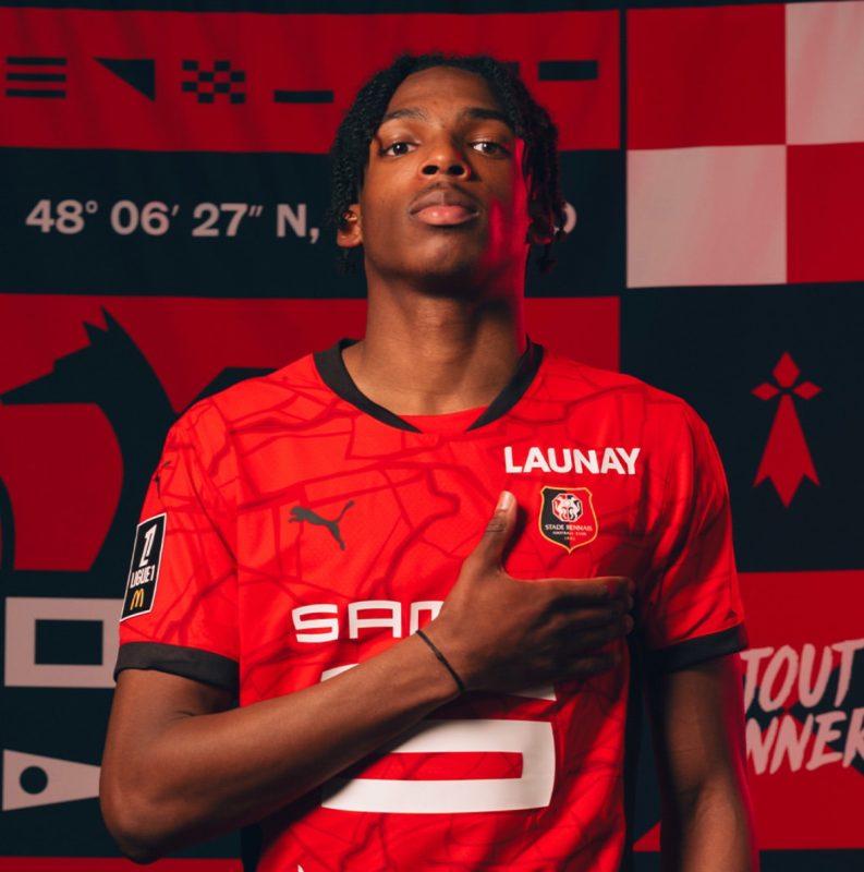 Liverpool signing Jacquet injures shoulder