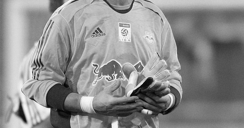 Ex-Arsenal keeper dies after car hit by train