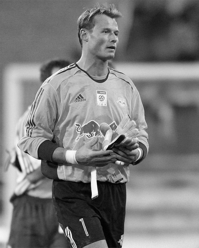 Ex-Arsenal keeper dies after car hit by train