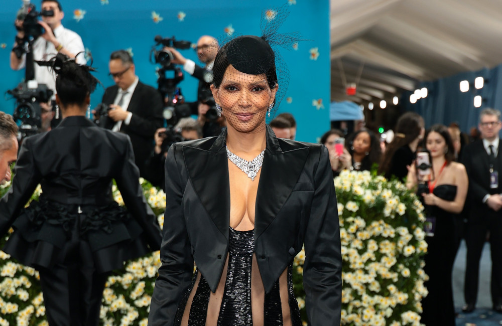 Halle Berry Claps Back At Her Ex-Hubby After He Claimed They Divorced Because She Didn’t Cook And Clean